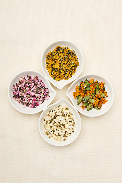 포토 식기 꽃 음료 뷰포인트 다수 백그라운드 실내 내부 차_음료 플랫 베이지색 파일형식 복사꽃 국화 여러개 건강 차 꽃차 스튜디오촬영 아카시아꽃 식물 그릇 JPG 사람없음 베이지색배경 오브젝트 플랫레이 하이앵글 건조 꽃잎 매리골드 국내포토