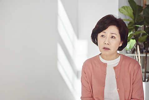 포토 JPG 여자 중년 50대 의자 엄마 실내 대화 한명 상반신 성인 앞모습 한국인 싸움 잔소리 단절 중년여자한명만 국내포토 1 뷰포인트 가구 가족 모션 말하기 사람 동양인 내부 여자한명만 중년여자만 파일형식
