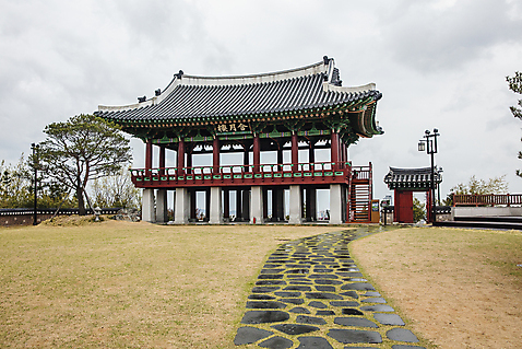 포토 JPG 주간 한국 사람없음 야외 관광지 단청 울산 국내여행 사적지 함월루 풍경_경치 국내포토 자연요소 아시아 여행 유적지 정자_건축물 파일형식