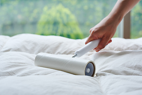 포토 1 중년 가구 침구 실내 사람 동양인 성인 내부 건물 신체부위 도구 위생 청소도구 청소 여자한명만 중년여자만 파일형식 대청소 한명 침실 이불 스튜디오촬영 한국인 손 침대 여자 40대 가사 주택 먼지 JPG 중년여자한명만 청결 롤클리너 국내포토