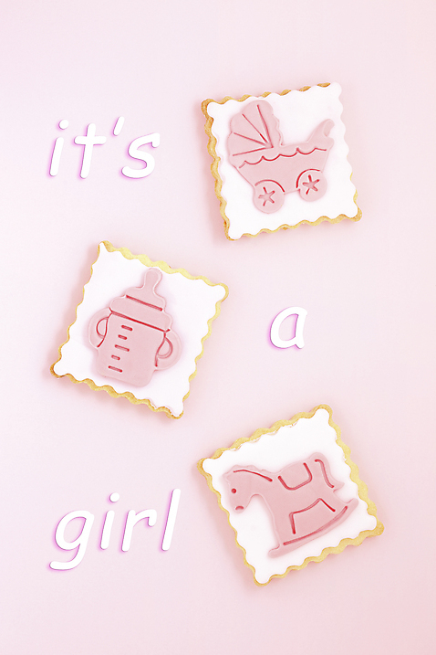 포토 JPG 해외이미지 사람없음 쿠키 목마 젖병 유모차 분홍색배경 해외202008 해외포토 분홍색 백그라운드 디저트 아기용품 파일형식