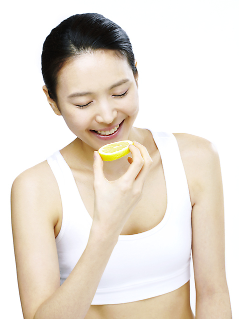 포토 JPG 스튜디오촬영 모델 라이프스타일 웰빙 여자 열매 음식 포즈 오렌지 과일 실내 한명 미소 웃음 누끼 사람 동양인 상반신 20대 성인 라이프 앞모습 뷰티 한국인 여자만 여자한명만 성인여자만 청년만 청년여자만 성인한명만 청년여자한명만 성인여자한명만 성인만 국내포토 식물 1 뷰포인트 표정 인종 청년 내부 생활 파일형식