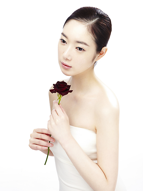 포토 JPG 스튜디오촬영 식물 모델 라이프스타일 웰빙 여자 꽃 포즈 실내 한명 누끼 사람 동양인 상반신 20대 성인 라이프 옆모습 뷰티 장미 한국인 여자만 여자한명만 성인여자만 청년만 청년여자만 성인한명만 청년여자한명만 성인여자한명만 성인만 국내포토 1 뷰포인트 인종 청년 내부 생활 파일형식