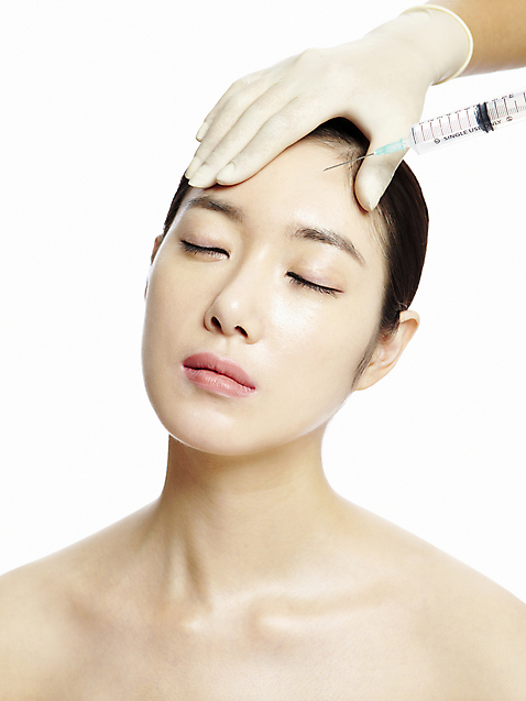 포토 JPG 스튜디오촬영 라이프스타일 손 여자 의학 의료기기 실내 주사기 한명 누끼 사람 동양인 상반신 20대 성인 라이프 앞모습 신체부위 치료 뷰티 한국인 주름 성형수술 보톡스 청년만 성인한명만 성인만 국내포토 1 뷰포인트 인종 청년 내부 생활 수술 파일형식