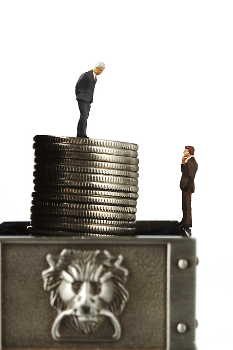 포토 남자 인형 돈 비즈니스 실내 모형 직장인 재산 파일형식 미니어처 컨셉 사람인형 경제 동전 JPG 사람없음 비즈니스맨 스튜디오촬영 누끼 국내포토