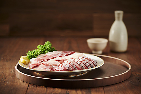 포토 음료 음식 백그라운드 실내 어류 내부 갈색 수중동물 제철 파일형식 사람없음 회 신선 안주 방어 제철음식 스튜디오촬영 JPG 갈색배경 주류 국내포토