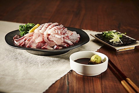 포토 음식 백그라운드 과일 실내 어류 내부 갈색 수중동물 회 양념 제철 파일형식 신선 고추냉이 레몬 간장 모듬회 스튜디오촬영 방어 제철음식 사람없음 JPG 갈색배경 국내포토