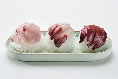 포토 음식 백그라운드 실내 어류 내부 수중동물 회 흰색 제철 파일형식 방어 제철음식 스튜디오촬영 누끼 사람없음 신선 모듬회 JPG 흰배경 국내포토