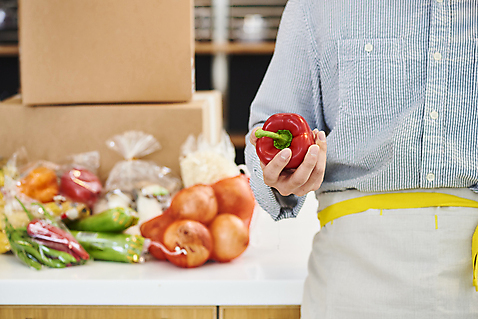 포토 1 뷰포인트 채소 과일 식재료 모션 호박 사람 동양인 청년 내부 쇼핑 배송 온라인쇼핑 온라인 남자한명만 성인남자만 파일형식 확인 들기 주방 파프리카 버섯 바나나 한국인 실내 요리 한명 남자 상반신 음식 20대 애호박 앞모습 새벽배송 고추 상자 양파 JPG 밀키트 성인 성인남자한명만 모바일쇼핑 모바일 국내포토
