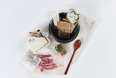 포토 한식 뷰포인트 백그라운드 채소 식재료 호박 수저 육류 어류 내부 쇼핑 흰색 양념 찌개 온라인쇼핑 온라인 파일형식 멸치 준비 숟가락 주방 버섯 애호박 음식 차돌박이 된장 포장 된장찌개 고추 뚝배기 두부 하이앵글 JPG 실내 사람없음 밀키트 모바일쇼핑 흰배경 모바일 국내포토