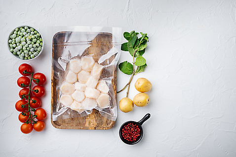 포토 뷰포인트 백그라운드 토마토 채소 포장 조개 콩 쟁반 내부 목재 흰색 플랫 후추 진공 파일형식 플랫레이 하이앵글 나무쟁반 통후추 감자 완두콩 방울토마토 가리비 식재료 실내 사람없음 JPG 해외이미지 해외202105 흰배경 진공포장 해외포토 조갯살