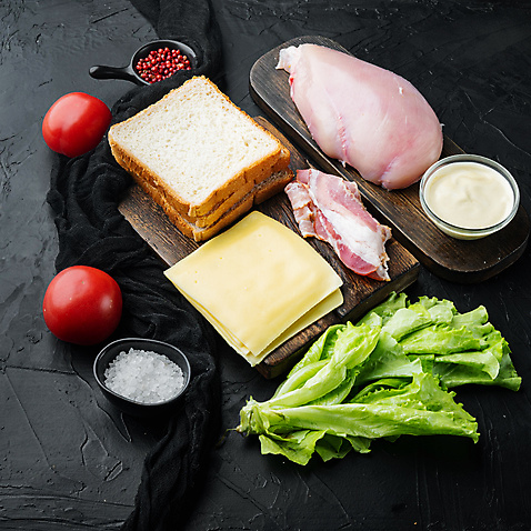 포토 JPG 해외이미지 음식 빵 토마토 재료 검은배경 치즈 샌드위치 육류 요리 사람없음 치킨 샐러드 상추 햄 정사각형 토스트 베이컨 마요네즈 해외202105 해외포토 도형 백그라운드 채소 식재료 유제품 돼지고기 검은색 소스_음식 닭고기요리 파일형식