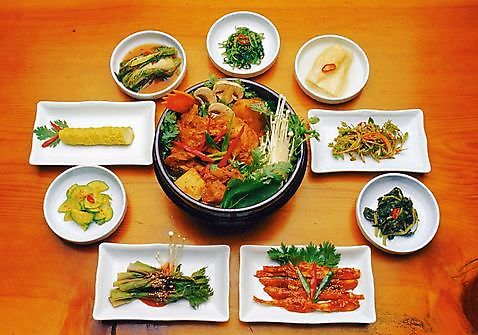 포토 JPG 한식 음식 반찬 실내 사람없음 뚝배기 감자탕 뼈다귀해장국 국내포토 내부 해장국 파일형식