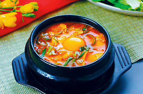 포토 JPG 꽃 한식 실내 사람없음 장식 뚝배기 노른자 순두부찌개 국내포토 식물 음식 내부 계란 찌개 파일형식