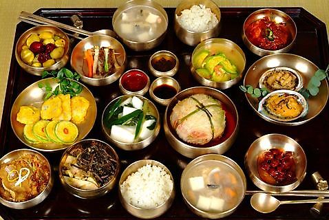 포토 JPG 한국문화 한식 음식 젓가락 밥 반찬 수저 실내 사람없음 숟가락 양념 상차림 국 한정식 백반 잔치상 국내포토 동양문화 식기 탁자 한국 내부 정식 파일형식
