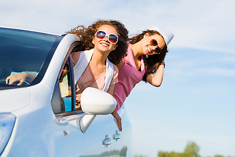 포토 JPG 해외이미지 모자 라이프스타일 손 여자 행복 도로 물결 여행 창문 교통시설 자동차 하늘 휴가 미소 사람 성인 두명 여름 파란색 여행객 운전 자유 운전사 무료 자동 해외202004 해외202105 해외포토 직업 잡화 계절 감정 길 육상교통 컬러 교통 컨셉 모션 표정 생활 신체부위 시설 파일형식