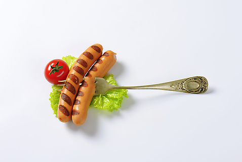 포토 JPG 해외이미지 스튜디오촬영 식기 음식 포크 육류 돼지고기 사람없음 금속 치킨 수확 소시지 그릴 바비큐 굽기 부식 핫도그 점심식사 옛날 해외202004 해외202105 해외포토 농업 식재료 재질 주방용품 패스트푸드 실내 식사 가공식품 구이 닭고기요리 파일형식
