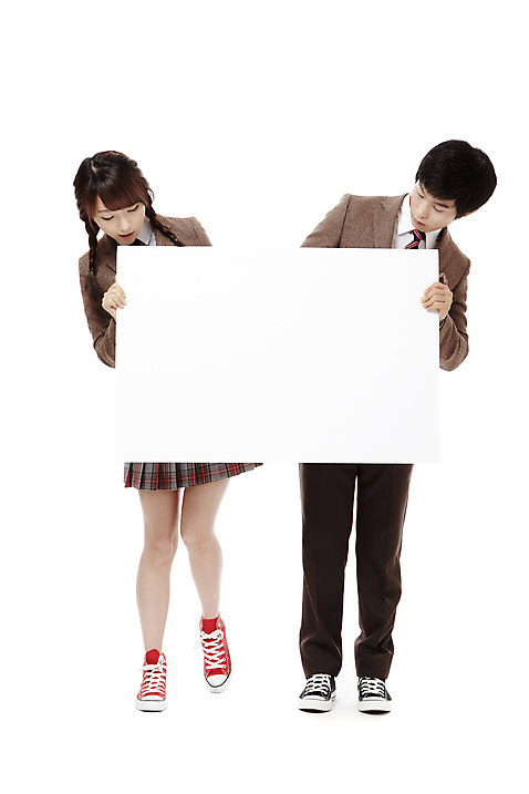포토 JPG 스튜디오촬영 전신 학생 배너 응시 여학생 여자 남자 교복 남학생 포즈 청소년 양갈래머리 고등학생 안내 사각프레임 광고판 알림판 실내 서기 웃음 들기 누끼 사람 동양인 두명 앞모습 10대 친구 한국인 알림 공지사항 십대만 소식_알림 미소_표정 국내포토 헤어스타일 시선 옷 뷰포인트 컨셉 관계 모션 프레임 표정 인종 내부 사각형 판 파일형식