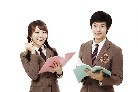 포토 JPG 스튜디오촬영 학생 여학생 여자 남자 교복 남학생 포즈 청소년 양갈래머리 고등학생 실내 서기 웃음 들기 누끼 사람 동양인 상반신 두명 앞모습 10대 친구 필기구 연필 공책 한국인 기록 십대만 미소_표정 국내포토 헤어스타일 옷 뷰포인트 관계 모션 문구용품 학용품 표정 인종 내부 파일형식