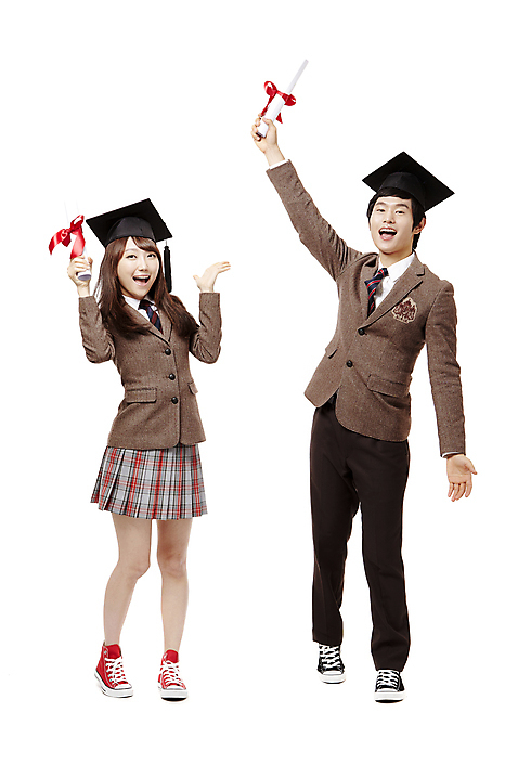 포토 JPG 스튜디오촬영 전신 학생 여학생 여자 남자 교복 리본 종이 남학생 포즈 학사모 졸업 청소년 고등학생 졸업식 실내 서기 웃음 누끼 사람 동양인 두명 앞모습 10대 친구 달리기 한국인 졸업장 즐거움 문서 십대만 미소_표정 국내포토 모자_잡화 옷 교육 감정 뷰포인트 관계 모션 표정 인종 내부 파일형식