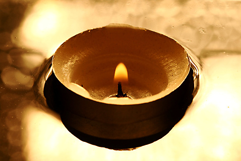 포토 JPG 해외이미지 종교 백그라운드 촛불 불 휴가 불꽃 실내 사람없음 장식 빨간색 물 빛 반사 노란색 평화 우주 어둠 희망 침묵 기도 축하 뜨거움 영혼 야간 심볼 명상 기념물 빛망울 연소 광 왁스 해외202004 해외202105 해외포토 자연요소 감정 컬러 컨셉 초 내부 소리 파일형식