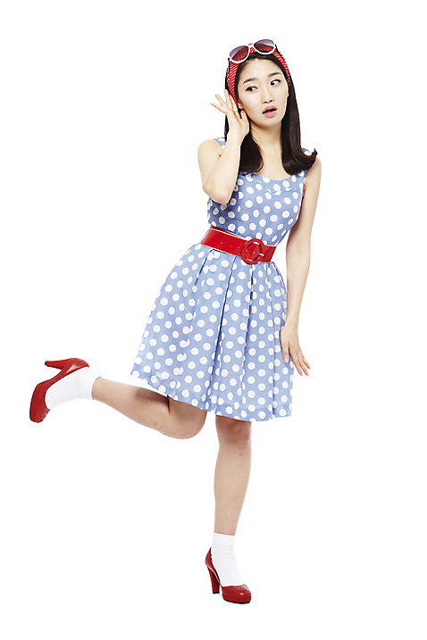 포토 JPG 스튜디오촬영 전신 긴머리 응시 옷 원피스 여자 패션 포즈 모션 실내 한명 서기 누끼 사람 동양인 손짓 20대 성인 앞모습 치마 선글라스 민소매 유행 물방울무늬 놀람 한국인 벨트 머리띠 하이힐 즐거움 복고 다리들기 여자만 여자한명만 성인여자만 청년만 청년여자만 성인한명만 청년여자한명만 성인여자한명만 성인만 청춘_젊음 추억_회상 국내포토 1 헤어스타일 시선 잡화 감정 안경 구두 뷰포인트 컨셉 상의 무늬 장신구 하의 표정 인종 청년 내부 여성화 파일형식