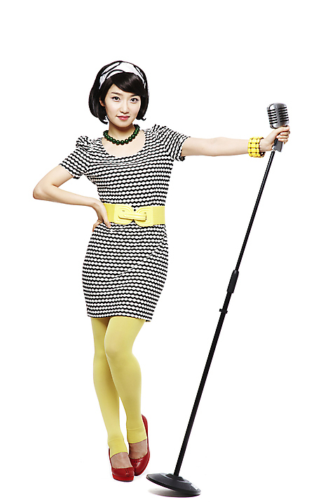 포토 JPG 스튜디오촬영 전신 라이프스타일 옷 원피스 여자 패션 음악 음향기기 허리손 포즈 목걸이 노래 팔찌 모션 실내 한명 서기 웃음 누끼 사람 동양인 20대 성인 앞모습 치마 유행 한국인 가수 벨트 춤 머리띠 하이힐 스탠드마이크 마이크 복고 디스코 복고댄스 레깅스 여자만 여자한명만 성인여자만 청년만 청년여자만 성인한명만 청년여자한명만 성인여자한명만 성인만 단발머리_미용 청춘_젊음 미소_표정 추억_회상 국내포토 1 헤어스타일 잡화 구두 뷰포인트 컨셉 장신구 하의 문화예술 표정 인종 청년 내부 생활 전자제품 음악가 여성화 파일형식