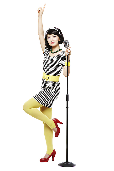 포토 JPG 스튜디오촬영 전신 라이프스타일 옷 원피스 여자 패션 음악 음향기기 포즈 목걸이 노래 팔찌 모션 실내 한명 서기 누끼 사람 동양인 손짓 20대 성인 옆모습 치마 유행 한국인 가수 벨트 가리킴 춤 머리띠 하이힐 스탠드마이크 마이크 복고 디스코 복고댄스 레깅스 여자만 여자한명만 성인여자만 청년만 청년여자만 성인한명만 청년여자한명만 성인여자한명만 성인만 단발머리_미용 청춘_젊음 추억_회상 국내포토 1 헤어스타일 잡화 구두 뷰포인트 컨셉 장신구 하의 문화예술 인종 청년 내부 생활 전자제품 음악가 여성화 파일형식