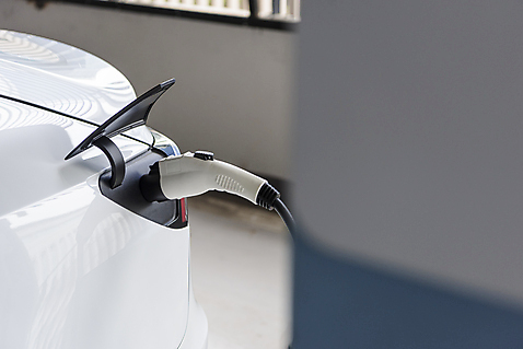 포토 자연요소 자동차 촬영기법 환경 기계 에너지 충전 파일형식 소프트포커스 친환경 주차장 전기자동차 충전기 충전소 JPG 사람없음 주간 야외 그린에너지 전기충전 국내포토