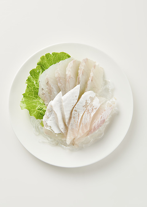 포토 JPG 스튜디오촬영 접시 음식 실내 사람없음 하이앵글 흰배경 날것 광어회 국내포토 식기 뷰포인트 백그라운드 내부 생선회 흰색 파일형식
