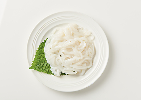 포토 JPG 스튜디오촬영 접시 음식 실내 사람없음 하이앵글 흰배경 날것 오징어회 국내포토 식기 뷰포인트 백그라운드 내부 회 흰색 파일형식