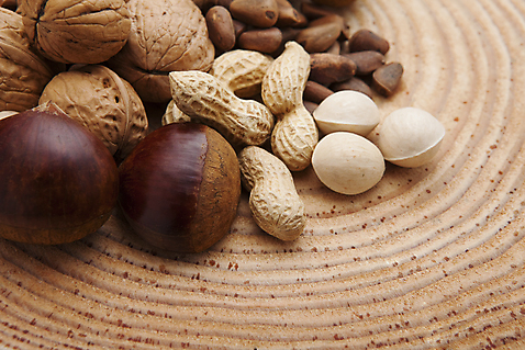 포토 JPG 스튜디오촬영 열매 음식 무늬 식재료 단면 실내 근접촬영 사람없음 목재 농작물 여러개 다양 견과류 껍질 밤 자르기 땅콩 호두 정월대보름 잣 부럼 나이테 은행열매 국내포토 나무 식물 명절 뷰포인트 다수 농업 재료 모션 내부 파일형식