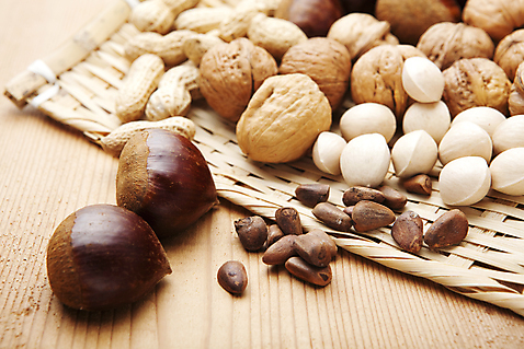 포토 식물 전통 명절 열매 뷰포인트 다수 농업 실내 내부 견과류 도구 오브젝트 정월대보름 파일형식 땅콩 열쇠 키_도구 호두 잣 농작물 부럼 식재료 음식 껍질 여러개 다양 농기구 전통소품 스튜디오촬영 JPG 사람없음 근접촬영 밤 은행열매 국내포토