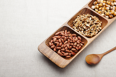 포토 나무 식물 그릇 식기 명절 열매 생활용품 다수 농업 재료 수저 실내 내부 목재 숟가락 견과류 정월대보름 나무숟가락 파일형식 땅콩 호두 나무그릇 농작물 무게 부럼 식재료 음식 껍질 여러개 다양 나무스푼 주방용품 도구 스튜디오촬영 JPG 사람없음 은행열매 국내포토