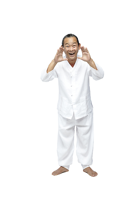 포토 JPG 스튜디오촬영 전신 외국인 해외기획촬영 전통 라이프스타일 2012년태국 할아버지 노년 남자 포즈 모션 맨발 실내 한명 서기 웃음 누끼 사람 동양인 손짓 앞모습 실버라이프 외침 괴짜 60대 전통의상 모시 모시옷 알림 남자만 남자한명만 노인만 노인남자만 노인남자한명만 미소_표정 국내포토 1 옷 뷰포인트 컨셉 발 표정 인종 성인 내부 생활 소리 직물 성인만 파일형식