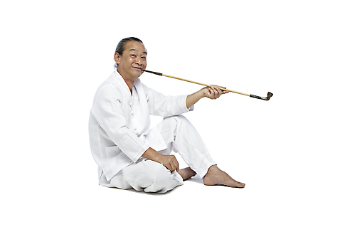 포토 JPG 스튜디오촬영 전신 외국인 해외기획촬영 전통 라이프스타일 2012년태국 할아버지 노년 남자 맨발 흡연 담배 실내 한명 웃음 들기 누끼 사람 앉기 동양인 옆모습 실버라이프 괴짜 60대 물기_모션 전통의상 모시 모시옷 담뱃대 남자만 남자한명만 노인만 노인남자만 노인남자한명만 미소_표정 국내포토 1 옷 뷰포인트 컨셉 모션 발 표정 인종 성인 내부 생활 직물 성인만 파일형식