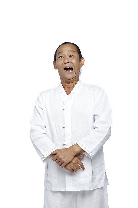 포토 JPG 스튜디오촬영 외국인 해외기획촬영 전통 라이프스타일 2012년태국 할아버지 노년 남자 포즈 모션 실내 한명 누끼 사람 동양인 상반신 앞모습 실버라이프 놀람 표현 유머 괴짜 60대 전통의상 모시 모시옷 손모으기 남자만 남자한명만 노인만 노인남자만 노인남자한명만 국내포토 1 옷 감정 뷰포인트 컨셉 표정 인종 손짓 성인 내부 생활 직물 성인만 파일형식