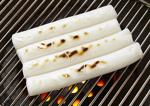 포토 자연요소 음식 뷰포인트 겨울 주방용품 디저트 떡 구이 파일형식 겨울음식 그릴 겨울간식 가래떡 불 떡구이 사람없음 야외 근접촬영 JPG 국내포토