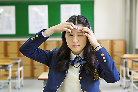 포토 JPG 주간 학생 여학생 여자 교복 교실 학교 청소년 여고생 고등학생 실내 한명 사람 앉기 동양인 상반신 앞모습 아웃포커스 10대 뷰티 한국인 찡그림 피부관리 여드름 짜기 여자만 여자한명만 십대만 십대여자만 십대여자한명만 국내포토 자연요소 1 옷 교육 뷰포인트 모션 촬영기법 표정 인종 내부 파일형식