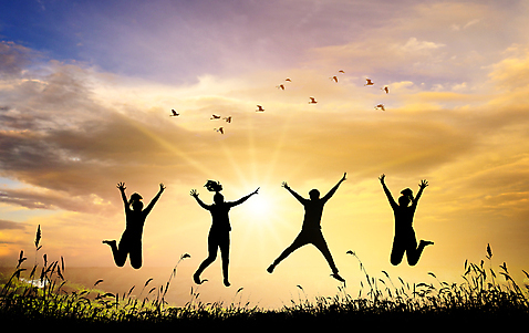 포토 JPG 해외이미지 여자 남자 실루엣 여행 휴가 함께함 풍경 여러명 야외 여름 햇빛 점프 일몰 활발 해외202004 해외포토 계절 다수 컨셉 모션 촬영기법 사람 태양 노을 파일형식 이미지허브