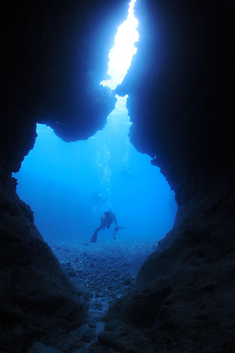 포토 JPG 바다 한명 사람 일본 바닷속 수중 동굴 잠수부 수중사진 풍경_경치 국내포토 1 아시아 전문직 파일형식