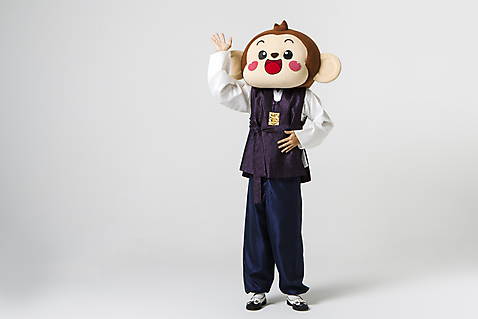 포토 JPG 스튜디오촬영 전신 남자 실내 한명 서기 웃음 20대 성인 앞모습 한국인 원숭이 한복 손인사 원숭이캐릭터 동물탈 원숭이머리 인형탈 남자만 청년남자한명만 성인남자한명만 미소_표정 국내포토 1 한국전통 뷰포인트 동물캐릭터 포유류 모션 표정 사람 동양인 청년 내부 인사 전통의상 탈 남자한명만 성인남자만 청년남자만 파일형식