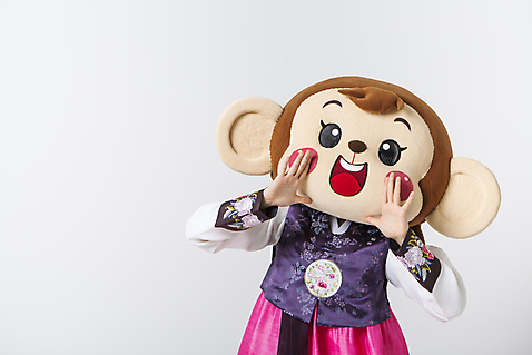포토 JPG 스튜디오촬영 여자 실내 한명 웃음 손짓 상반신 20대 성인 앞모습 외침 한국인 원숭이 한복 원숭이캐릭터 동물탈 원숭이머리 인형탈 여자만 청년여자한명만 성인여자한명만 미소_표정 국내포토 1 한국전통 뷰포인트 동물캐릭터 포유류 모션 표정 사람 동양인 청년 내부 소리 전통의상 탈 여자한명만 성인여자만 청년여자만 파일형식