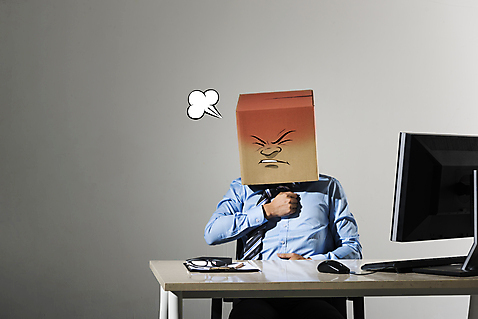 포토 1 라이프스타일 옷 남자 감정 뷰포인트 비즈니스 모션 실내 사람 동양인 내부 장년 컴퓨터 상자 직장인 감각 책상 남자한명만 성인남자만 파일형식 스트레스 고통 앉기 앞모습 답답함 상반신 한국인 비즈니스라이프 스튜디오촬영 JPG 성인 비즈니스맨 성인남자한명만 한명 30대 종이상자 정장 사무용책상 모니터 분노 국내포토