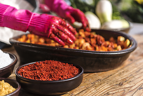 포토 음식 식재료 김치 촬영기법 사람 신체부위 가루 김장 파일형식 아웃포커스 고춧가루 김장재료 깍두기 주부 손 JPG 발효음식 발효 국내포토