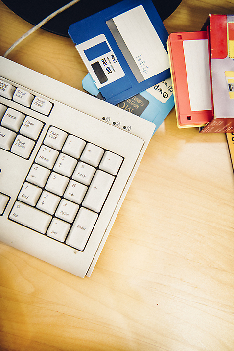 포토 가구 컨셉 파일형식 책상 플로피디스크 키보드 JPG 사람없음 복고 백그라운드 빈티지 오브젝트 국내포토